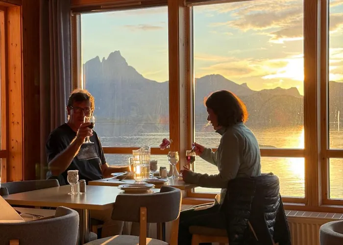 Hotel Statles Rorbu- Og Konferansesenter As 3*